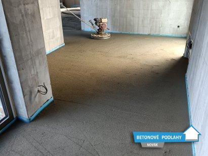 Strojně hlazené betonové podlahy